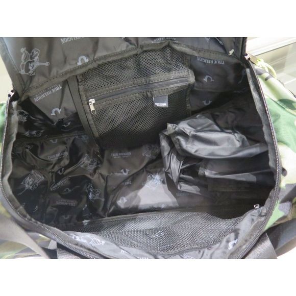 True Religion TR101809 Unisex Medium Camo Tulo Duffle Gym Bag $99 - Picture 5 of 12